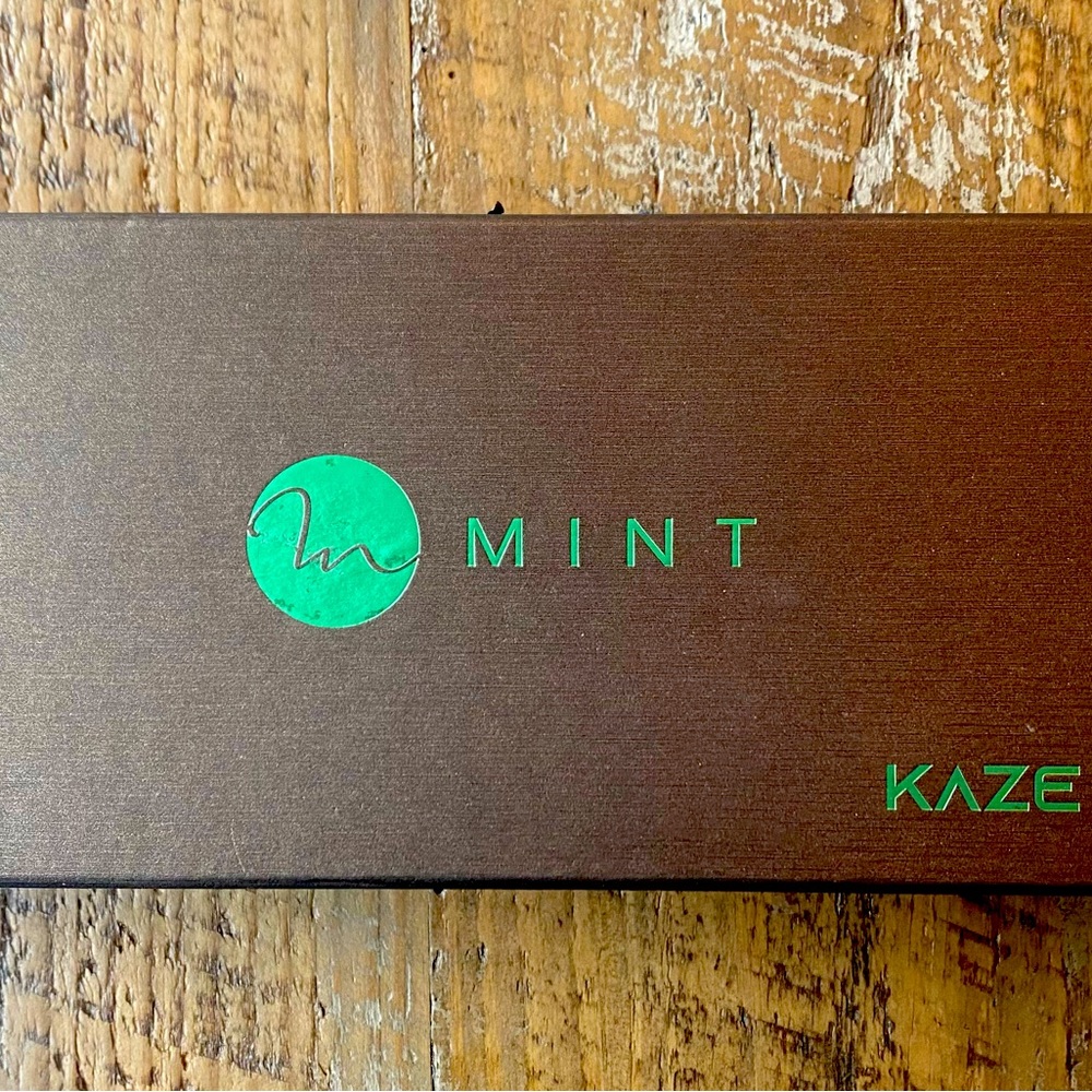 MINT KAZE PADDLE BRUSH